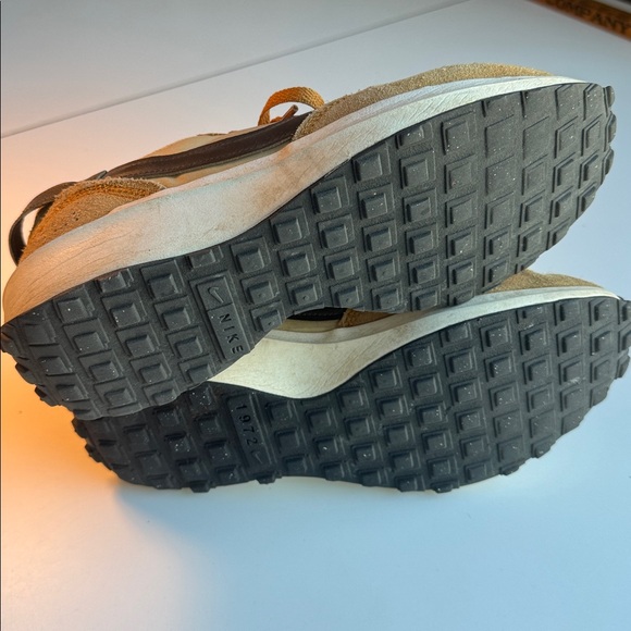 Nike Waffle Debut Running Shoes
DH9523-100 Women's Sz 8.5 - Picture 6 of 8